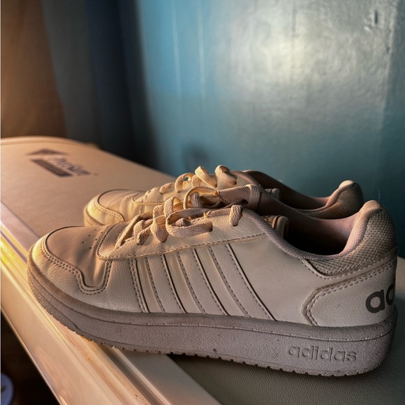 White size 6 adidas - Picture 1 of 2